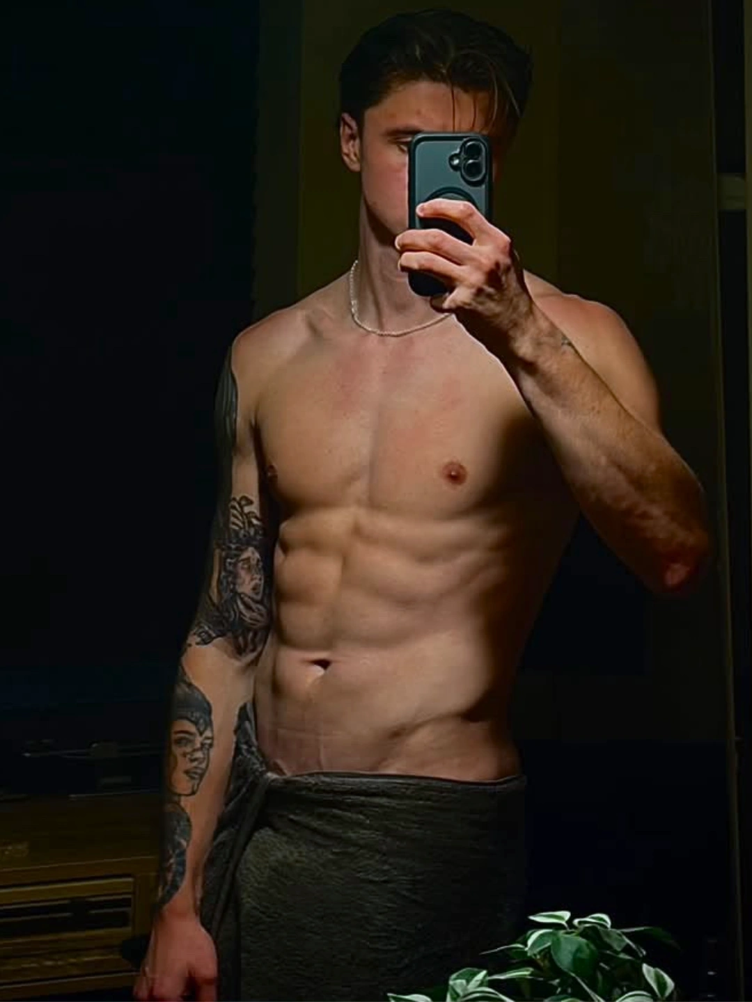 The photo the client sent: a mirror shot showing a lean, defined torso